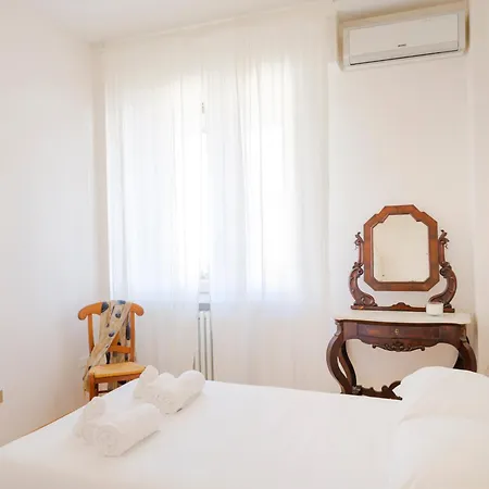 Casa Ari - Bright And Spacious Flat With Terrace Apartment Florence