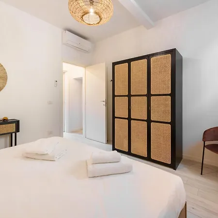 Apartment Degli Artisti By Mmega