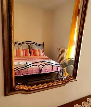 Bebe Apartment, * Florence