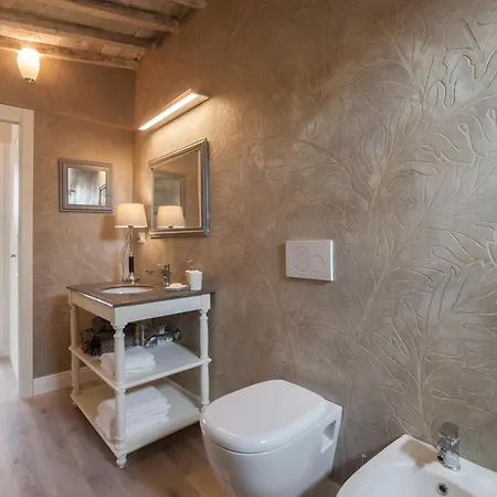 Top-floor Flat Close To Arno * Florença