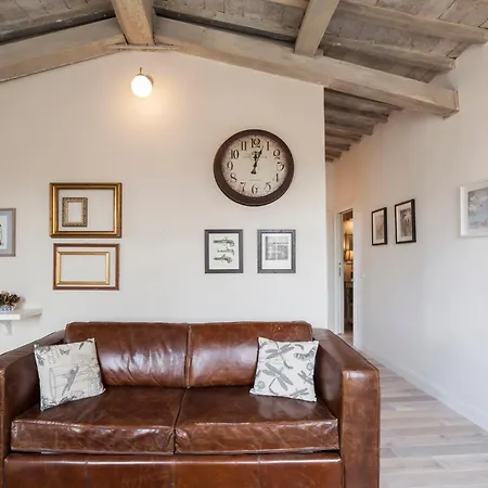 Top-floor Flat Close To Arno Florença