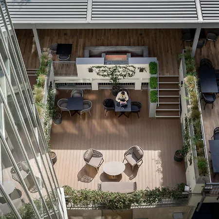 Iq Hotel 4*
