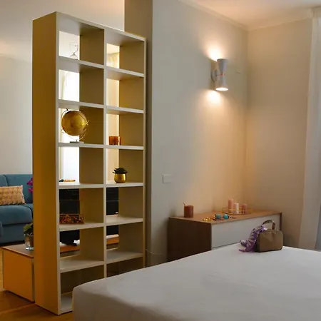 Apartment Chic Boutique *