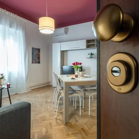 Chocolate Apartment *