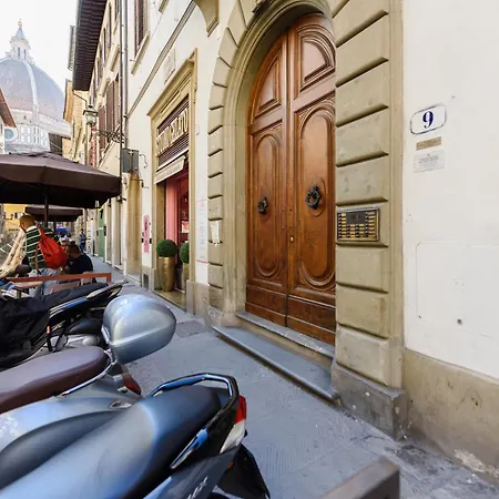 Cozy & Charming Florentine Hideaway By Oteego * Firenze