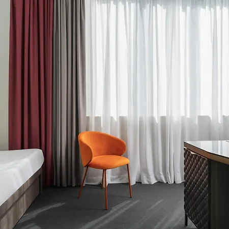 Iq Hotel 4*