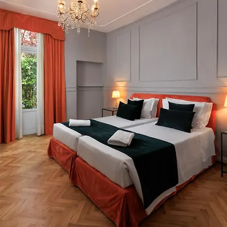 Carlotta 4*