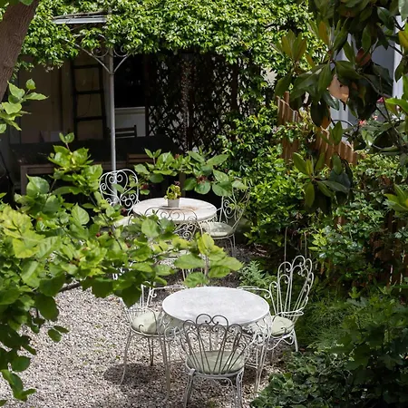 Bed & Breakfast Secret Garden *