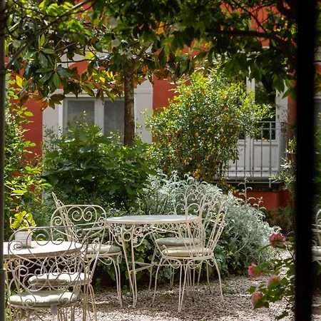 Bed & Breakfast Secret Garden