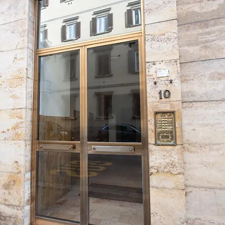 Artisti, Cozy Flat In *