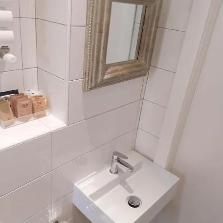 Montreal Hotel 3*
