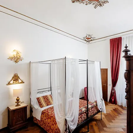 Palazzo Dal Borgo Hotel 4*