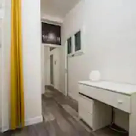 Comfy San Lorenzo Apartment Florence
