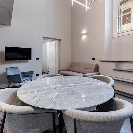 Deluxe Flat In Center