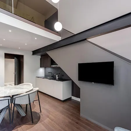 Apartment Deluxe Flat In Center