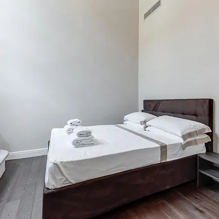 Deluxe Flat In Center Apartment *