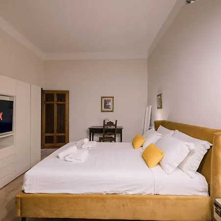 Accademia Luxury Art *