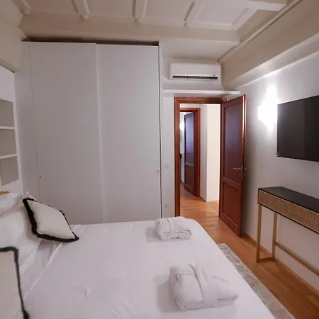 Apartment Ponte Vecchio - Partenope Luxury Florence