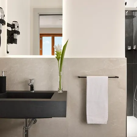 Essence Hotel 3*