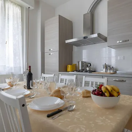 Family Large In Daire Floransa