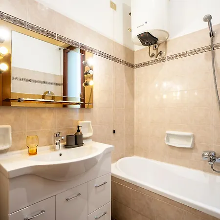The Luxor - Turati Apartment