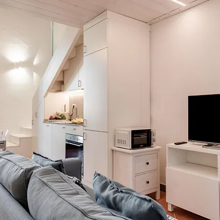 Tommy - Sweet Dreams In Apartment Florenz