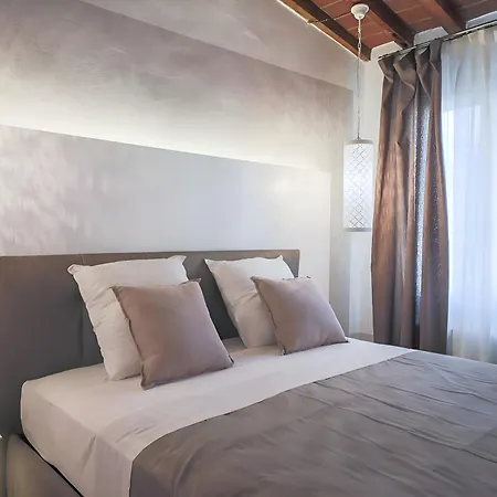 Elegant And Bright Flat Near The Duomo