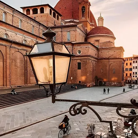 Elegant And Bright Flat Near The Duomo Apartment