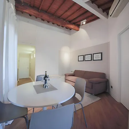 Elegant And Bright Flat Near The Duomo Apartment