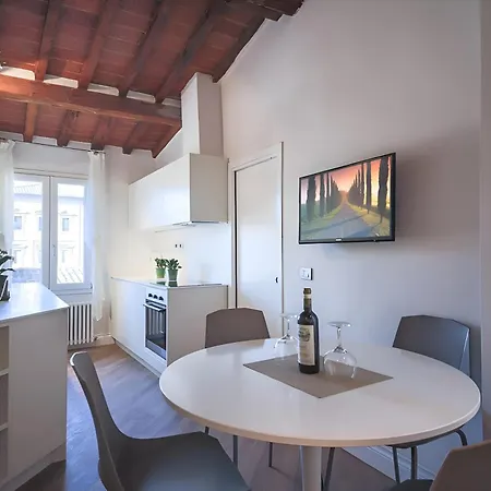 Apartment Elegant And Bright Flat Near The Duomo Florence