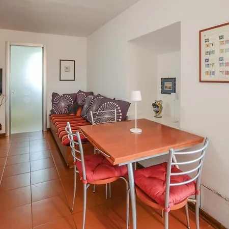 1 Bedroom Lovely In Daire