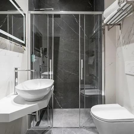 Adamas Hotel 3*