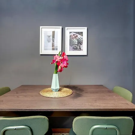 Agnolo 73 I Piano Apartment *
