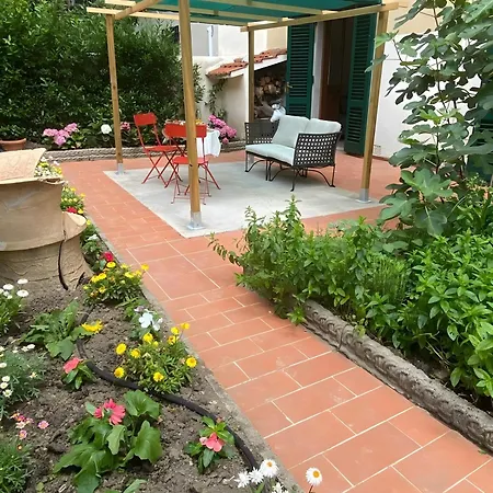 Le Petit Jardin Center *