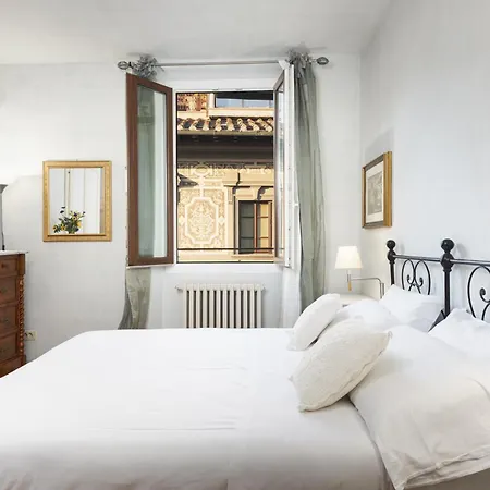 Duomo House - Cavallereschi Palace