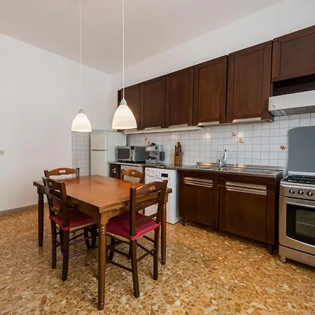 The Luxor - Sanctis Apartment