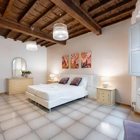 Via Sant'egidio, 3 - Spacious And Bright Just 300mt From The Duomo Daire *