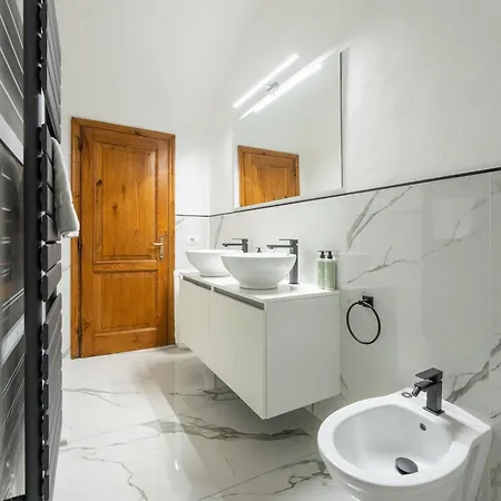 Via Sant'egidio, 3 - Spacious And Bright Just 300mt From The Duomo Daire Floransa