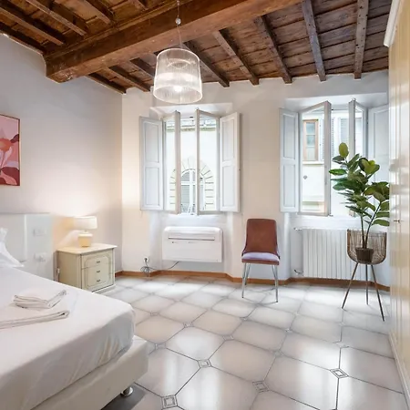 Daire Via Sant'egidio, 3 - Spacious And Bright Just 300mt From The Duomo