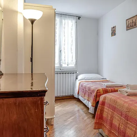 Leonardo Apartment *