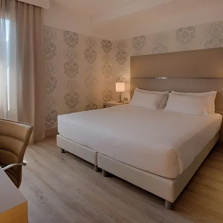 Hotell Nh 4*