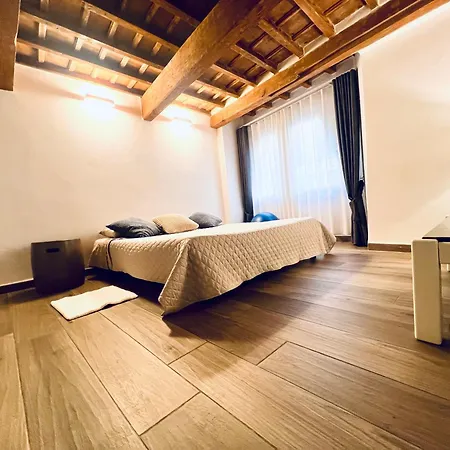 Palazzovilla Historic Building Luxury Appartement *
