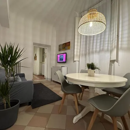 Apartment Ambrogio 33 - Three Bedrooms Three Bathrooms *
