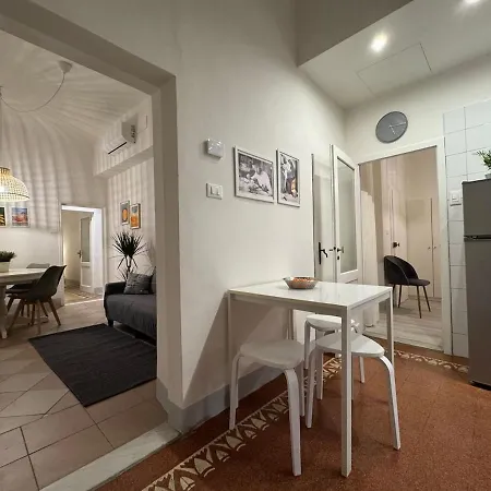 Apartment Ambrogio 33 - Three Bedrooms Three Bathrooms Florence
