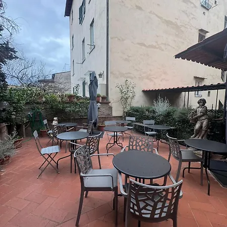 Camilla Guelfa Hotel