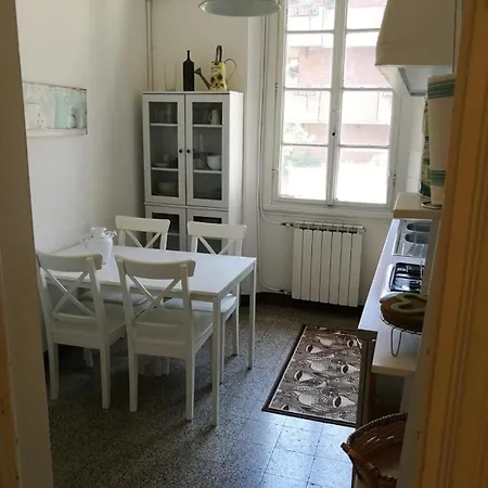 Bright Close To Downtown Florenz