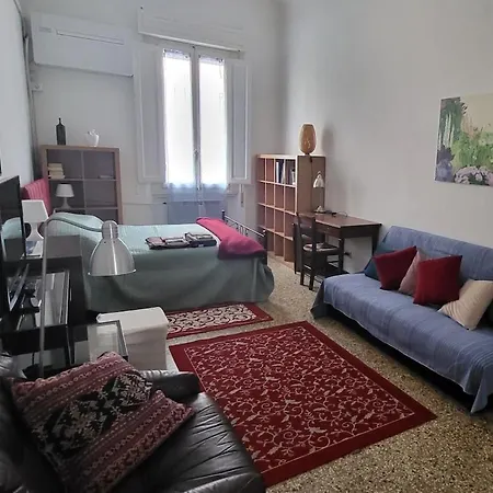 Apartment Bright Close To Downtown Florenz