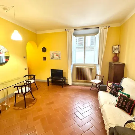 A Flat In Santa Croce Daire *