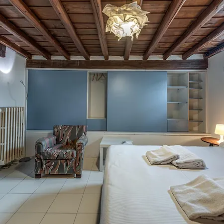 Calzaiuoli 10 - Boutique * Florence
