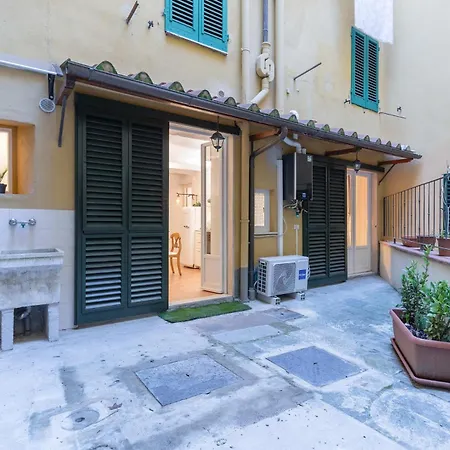 Daire S.ambrogio Courtyard In Florence-hosted By Thinah